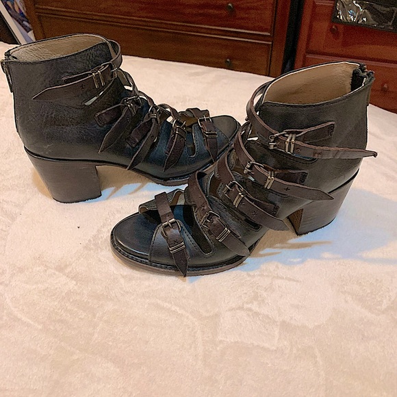 Freebird Quinn Sandals: Black with Brown Straps 8 (fits 8, 8.5, 9) - Picture 6 of 13